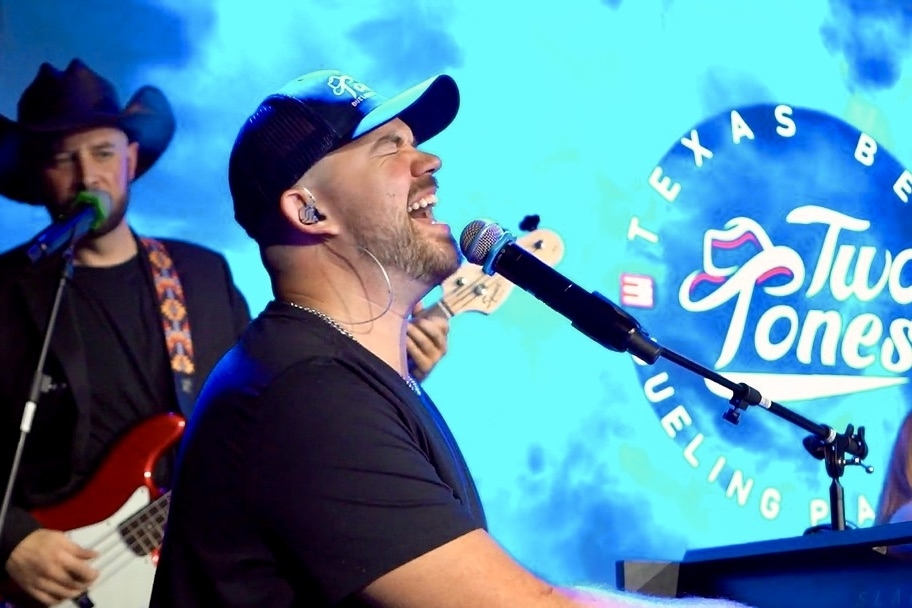 Photo credit: Two Tones Dueling Piano Bar